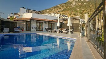 Villa Hibiskus, Sleeps 7 Overlooking Kalkan