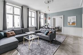 140m2 Apartment with Parliament View