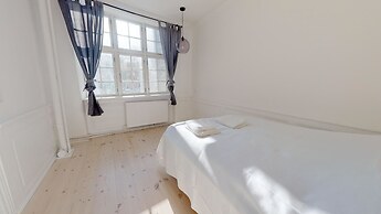 Large and Bright Apartment in Centre