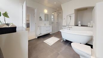 Large and Bright Apartment in Centre