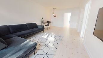 Large and Bright Apartment in Centre