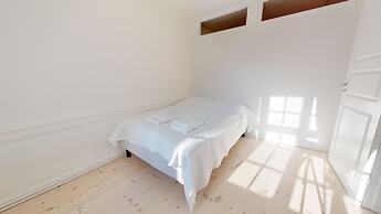 Large and Bright Apartment in Centre