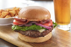 AC Hotel by Marriott Atlanta Airport Gateway