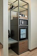 AC Hotel by Marriott Atlanta Airport Gateway