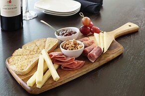 AC Hotel by Marriott Atlanta Airport Gateway