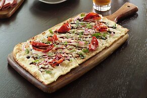 AC Hotel by Marriott Atlanta Airport Gateway