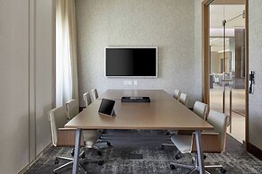 AC Hotel by Marriott Atlanta Airport Gateway