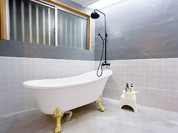 Lestel Naha - Hostel