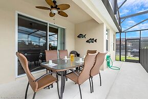Impressive Waterfront Retreat Near Disney With Cinema Room - 5bd/4ba P