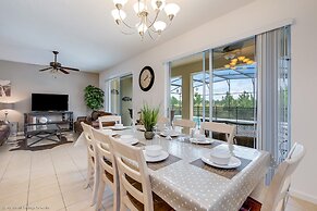 Impressive Waterfront Retreat Near Disney With Cinema Room - 5bd/4ba P