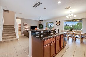 Impressive Waterfront Retreat Near Disney With Cinema Room - 5bd/4ba P