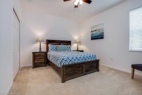 Impressive Waterfront Retreat Near Disney With Cinema Room - 5bd/4ba P