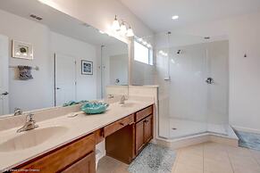 Impressive Waterfront Retreat Near Disney With Cinema Room - 5bd/4ba P