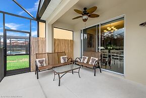 Impressive Waterfront Retreat Near Disney With Cinema Room - 5bd/4ba P