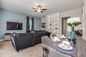 Stylish NEW Renovation in Reunion Resort - Large Patio and Pool Deck 3