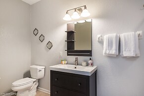 Fresh and Remodeled in Vista Cay! Townhome - 3br/3.5ba 3vc045