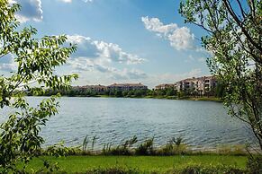Stylish and Accessible in Vista Cay With Lake View - 3bd/2ba Condo 3vc