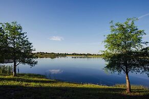 Stylish and Contemporary Vista Cay Hideaway - Lake View 3bd/2ba #3vc41