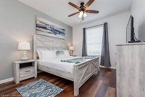 Stylish and Contemporary Vista Cay Hideaway - Lake View 3bd/2ba #3vc41