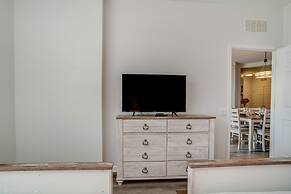 Stylish and Contemporary Vista Cay Hideaway - Lake View 3bd/2ba #3vc41