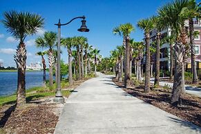 Stylish and Contemporary Vista Cay Hideaway - Lake View 3bd/2ba #3vc41