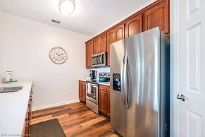 Stylish and Contemporary Vista Cay Hideaway - Lake View 3bd/2ba #3vc41