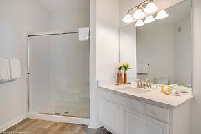 Stylish and Contemporary Vista Cay Hideaway - Lake View 3bd/2ba #3vc41