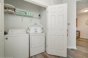 Stylish and Contemporary Vista Cay Hideaway - Lake View 3bd/2ba #3vc41