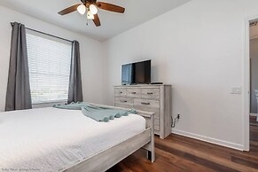 Stylish and Contemporary Vista Cay Hideaway - Lake View 3bd/2ba #3vc41