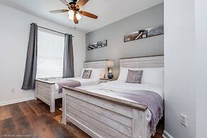 Stylish and Contemporary Vista Cay Hideaway - Lake View 3bd/2ba #3vc41