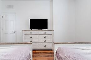 Stylish and Contemporary Vista Cay Hideaway - Lake View 3bd/2ba #3vc41