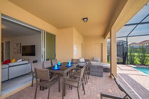 Breathtaking Spacious Pool Home Near Disney. Star Wars Room! 7BD #7st4