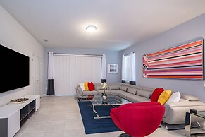 Breathtaking Spacious Pool Home Near Disney. Star Wars Room! 7BD #7st4