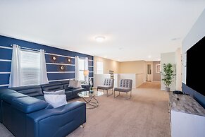 Breathtaking Spacious Pool Home Near Disney. Star Wars Room! 7BD #7st4
