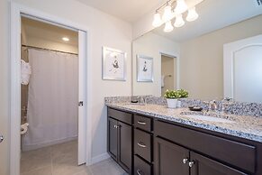 Breathtaking Spacious Pool Home Near Disney. Star Wars Room! 7BD #7st4