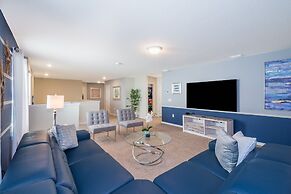 Breathtaking Spacious Pool Home Near Disney. Star Wars Room! 7BD #7st4