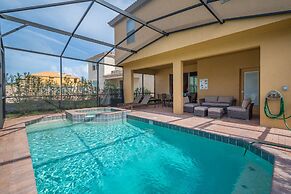 Breathtaking Spacious Pool Home Near Disney. Star Wars Room! 7BD #7st4