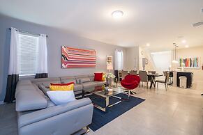 Breathtaking Spacious Pool Home Near Disney. Star Wars Room! 7BD #7st4