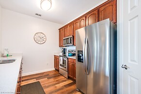 Enjoy Peaceful Lake View! Newly Decorated in Vista Cay - 3br/2b #3408