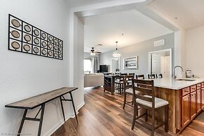 Enjoy Peaceful Lake View! Newly Decorated in Vista Cay - 3br/2b #3408