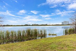 Enjoy Peaceful Lake View! Newly Decorated in Vista Cay - 3br/2b #3408