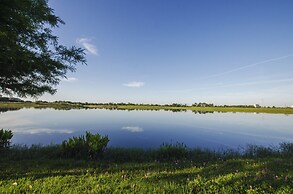 Enjoy Peaceful Lake View! Newly Decorated in Vista Cay - 3br/2b #3408