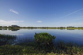 Enjoy Peaceful Lake View! Newly Decorated in Vista Cay - 3br/2b #3408