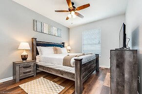 Enjoy Peaceful Lake View! Newly Decorated in Vista Cay - 3br/2b #3408