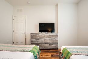 Enjoy Peaceful Lake View! Newly Decorated in Vista Cay - 3br/2b #3408