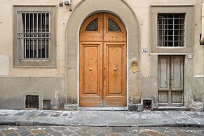 Florence Oltrarno Duplex Apartment