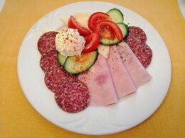 Józsi Bácsi Vendéglője és Szállodája