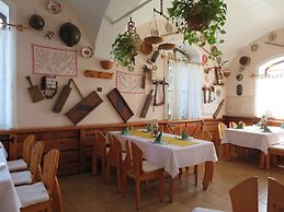 Józsi Bácsi Vendéglője és Szállodája