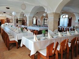 Józsi Bácsi Vendéglője és Szállodája