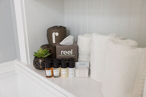 The Burrus House Inn Waterfront Suites